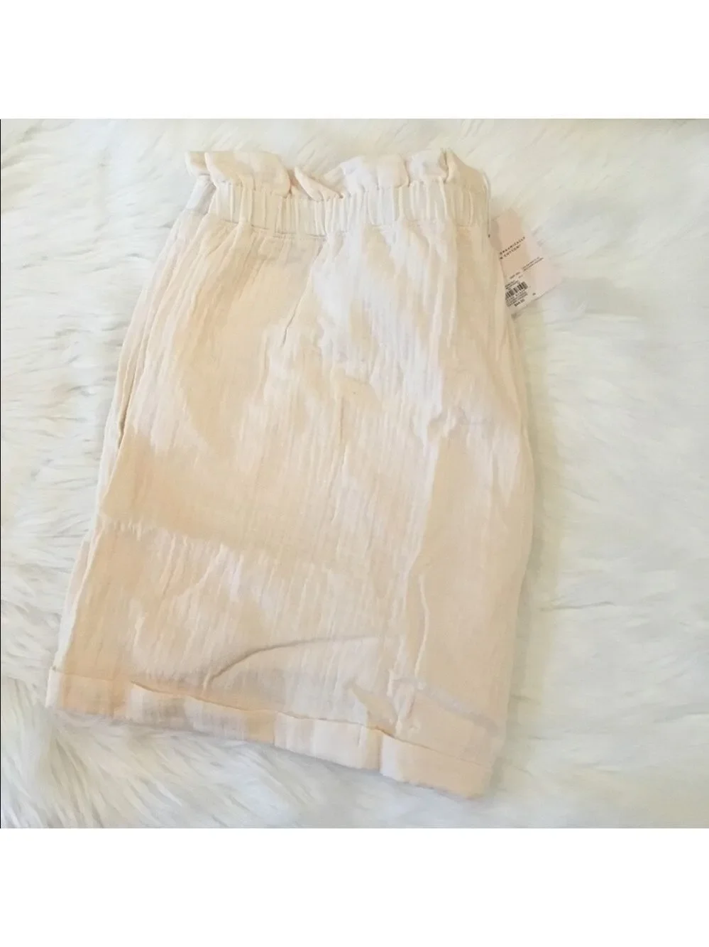 LAUREN Conrad XXL 3” high waisted paper bag shorts cream silk